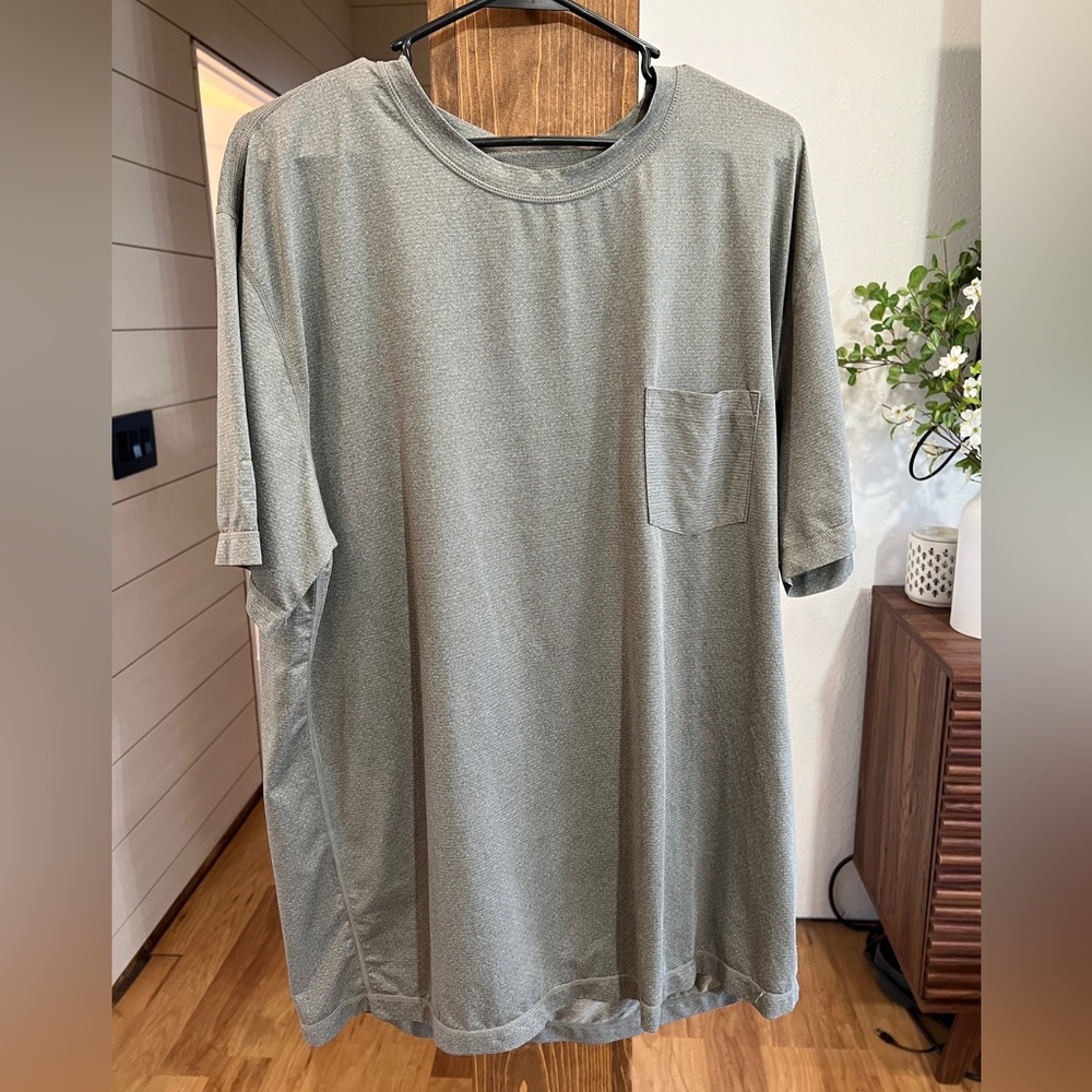 Tradewind Performance Tee
Color: light green Heather
Size: XL